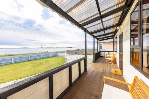 Bluff House | Waterfront Cottage Bluff