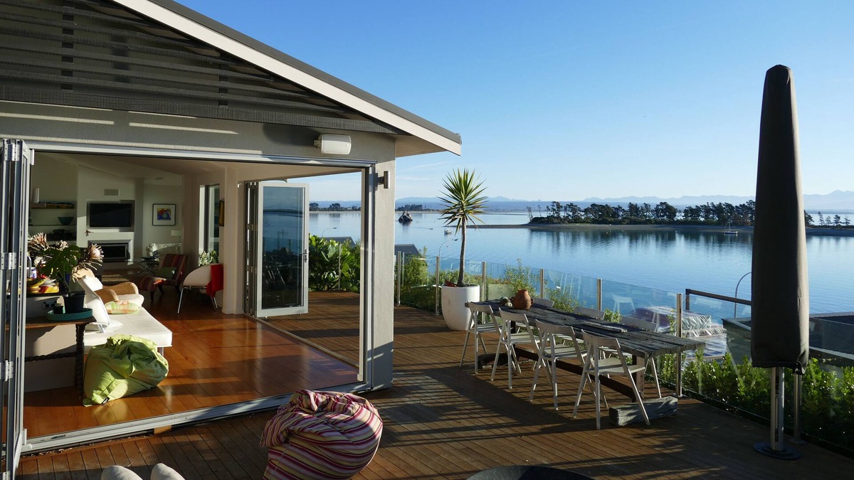 Stepneyville House | Waterfront Paradise, Sun, Decks and Spa