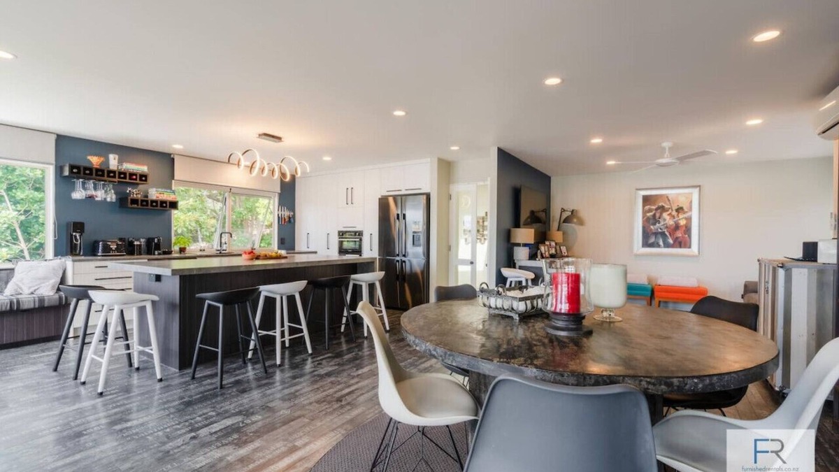 Bayswater House | Waterfront Retreat with Spa Pool
