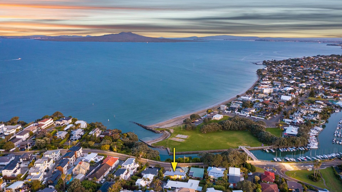 Castor Bay House | Waterfront retreat with stunning sea view - Family friendly & Great location n