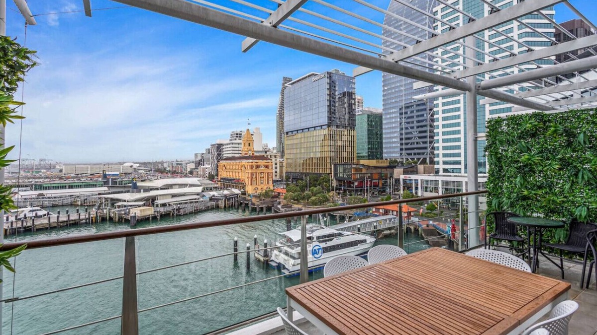 Auckland Central Business District Apartment | Waterfront Stay w/Balcony