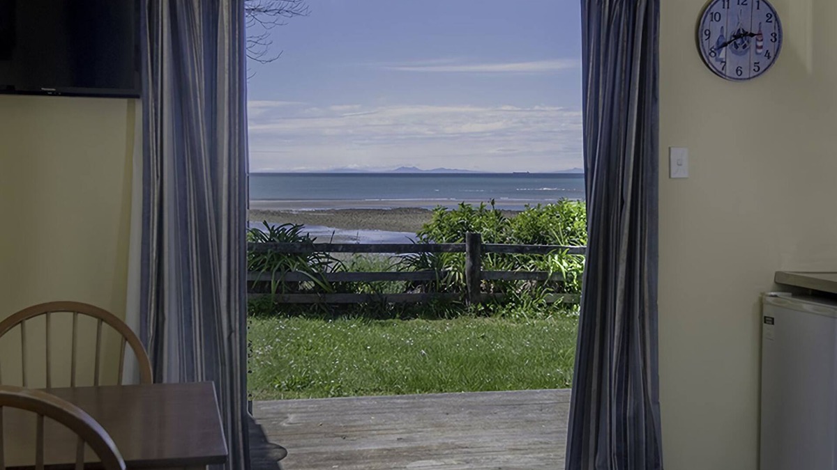 Tasman Cabin | Welcome to Helme Holiday Middle Bach, your secluded kiwi sanctuary