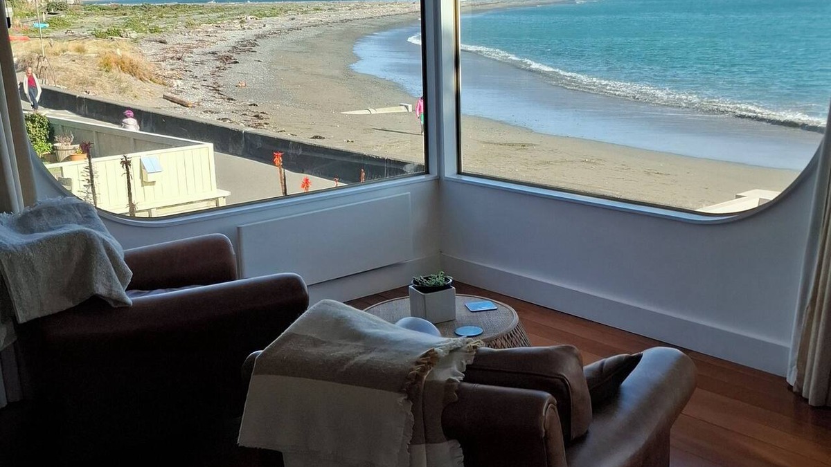 Lower Hutt House | Wellington Waterfront - Magical Eastbourne