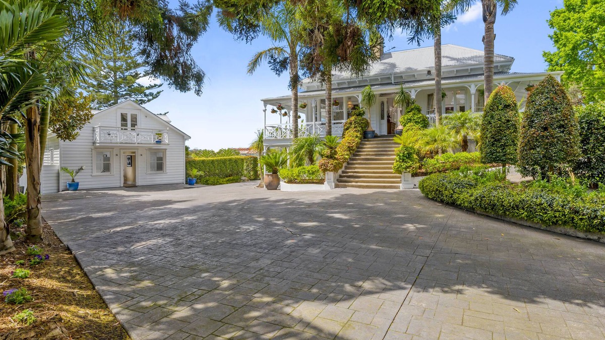 Kingsland House | Western Springs Villa