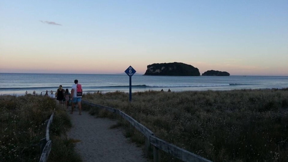 Whangamata House | Whanga Central - 250m to the beach, 200m to the shops