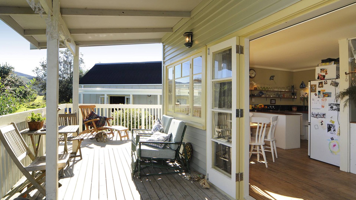 Whangapoua House | Whangapoua Classic Kiwi Bach