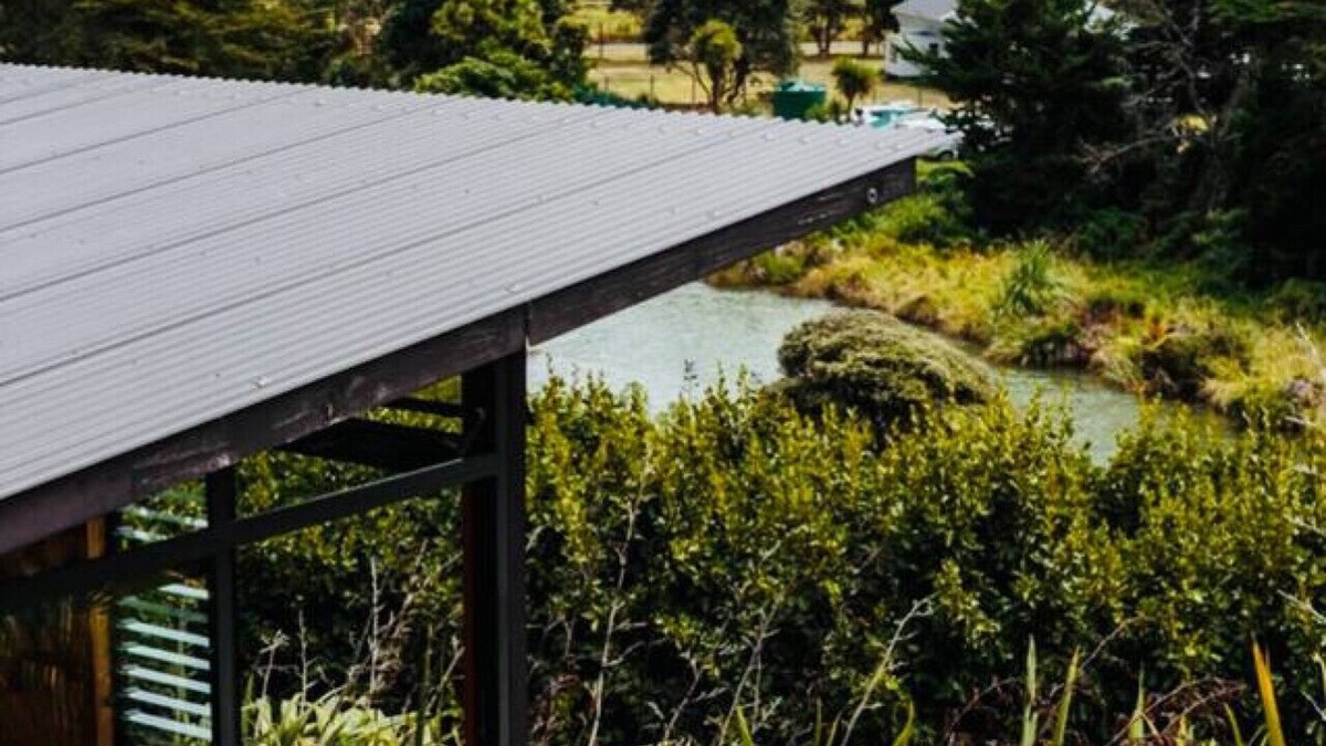 Raglan Cabin | Whare Tatū Raglan - Accommodation