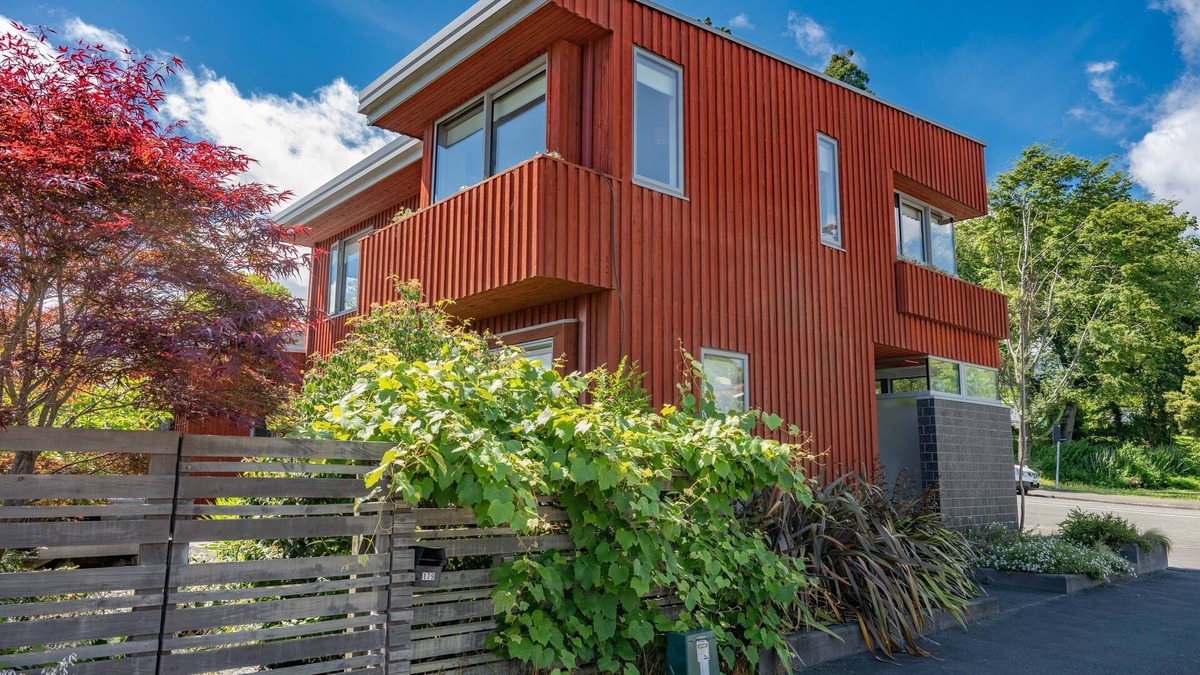 Nelson House | Wharekaretu Holiday Home