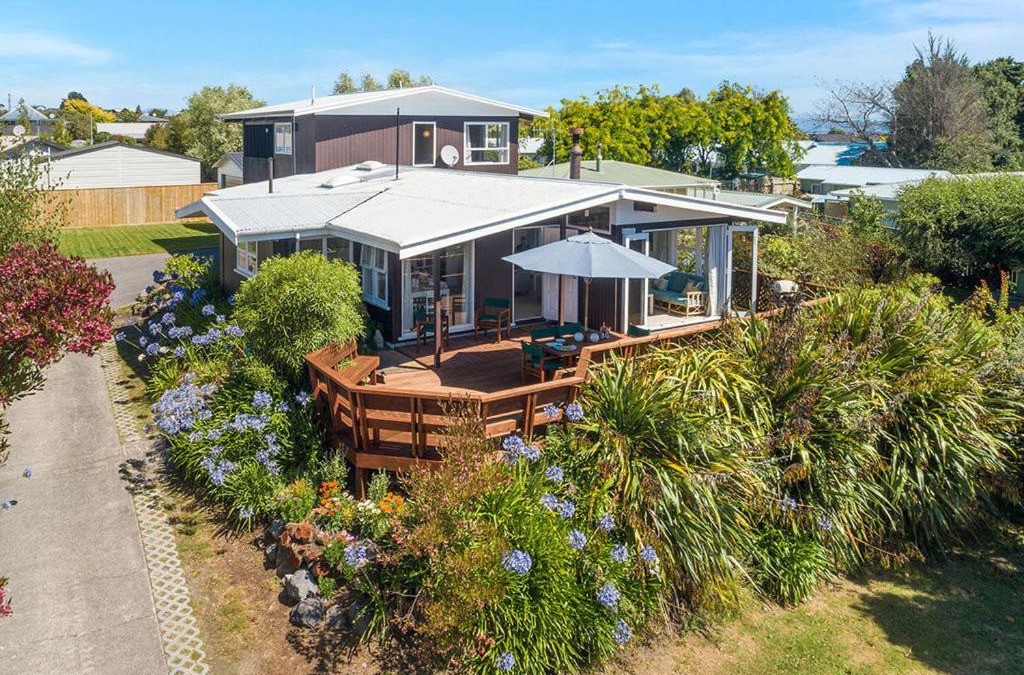 Wharewaka House | Wharewaka Hideaway - Wharewaka Holiday Home