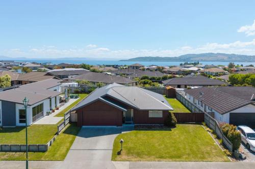 Wharewaka House | Wharewaka Retreat idyllic location near Taupo Lakeside