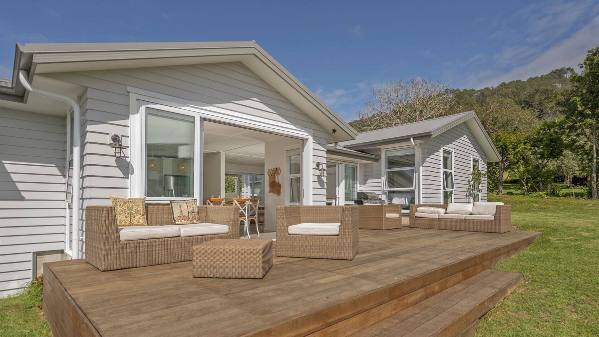 Hahei House | Where The Sun Shines - Hahei Holiday Home