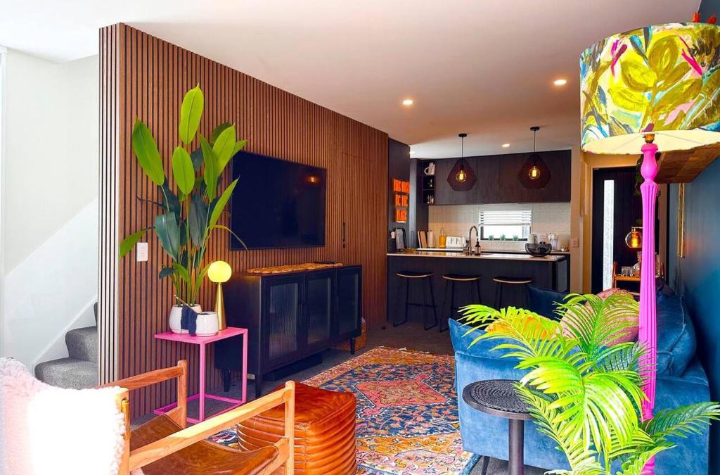 Addington House | Whistle Stop Townhouse with Courtyard and Free Parking