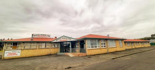 Longburn Hotel | Whitehorse Inn