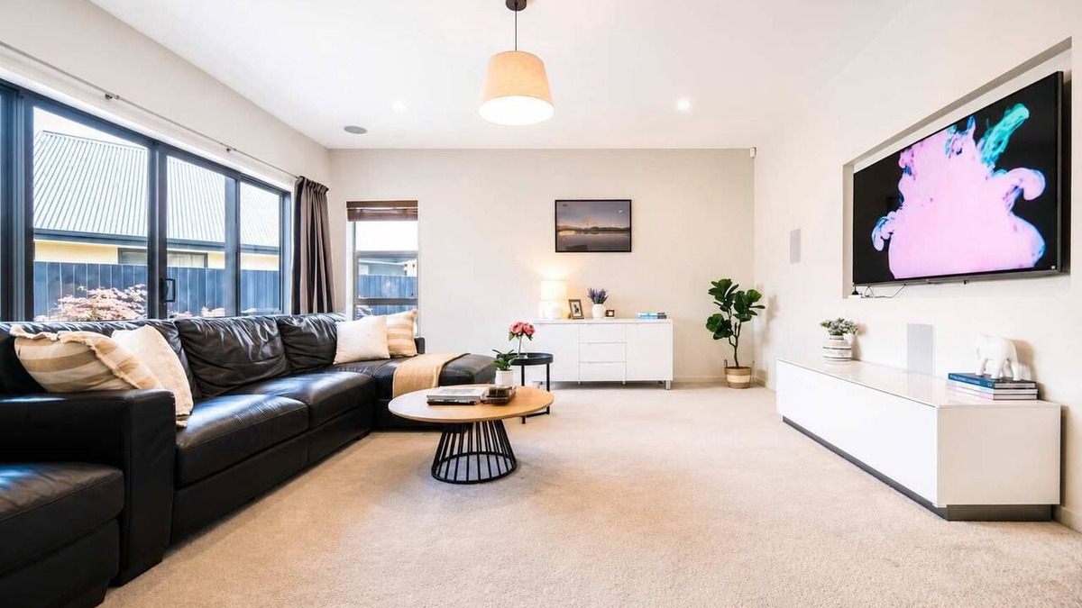 Wigram House | Wigram Modern Family Home | 5BR | Patio & Parking