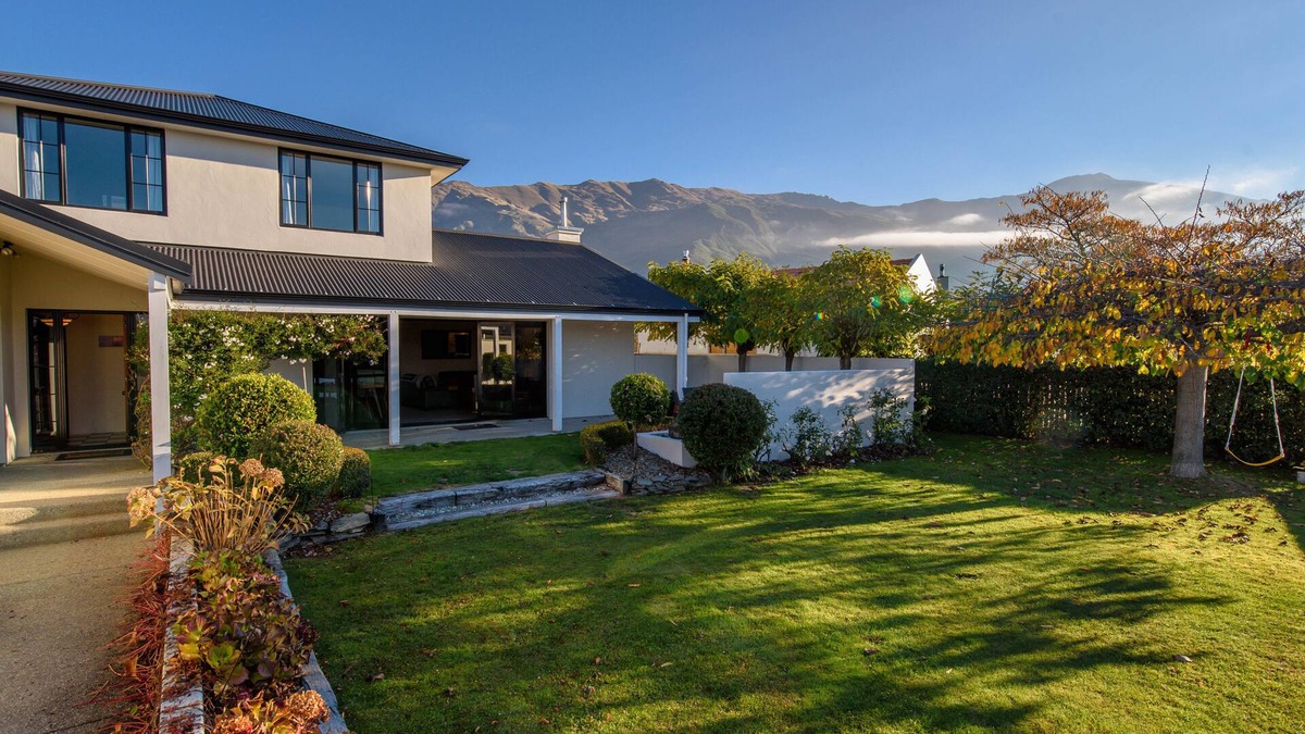 Wanaka Cottage | Willowridge Escape - Wanaka Holiday Home