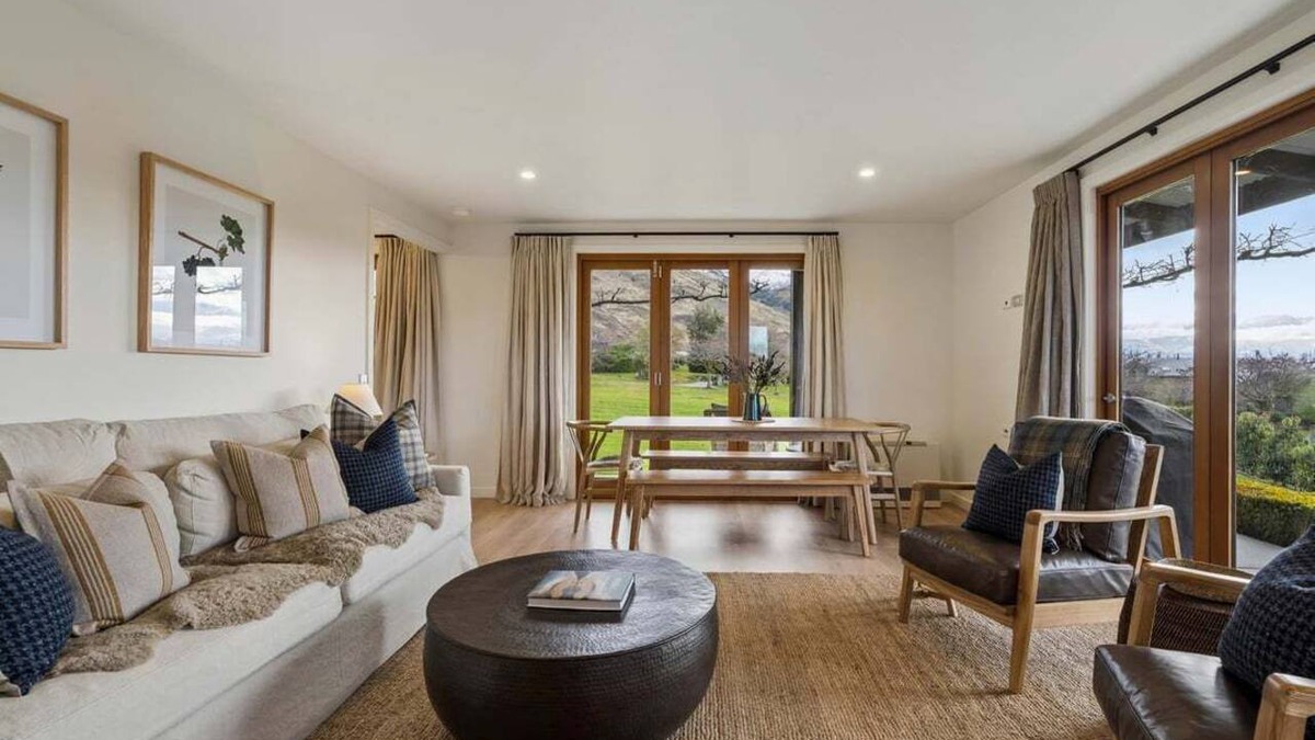 Wanaka House | Wisteria Cottage by Sotheby's Luxury Rental Homes