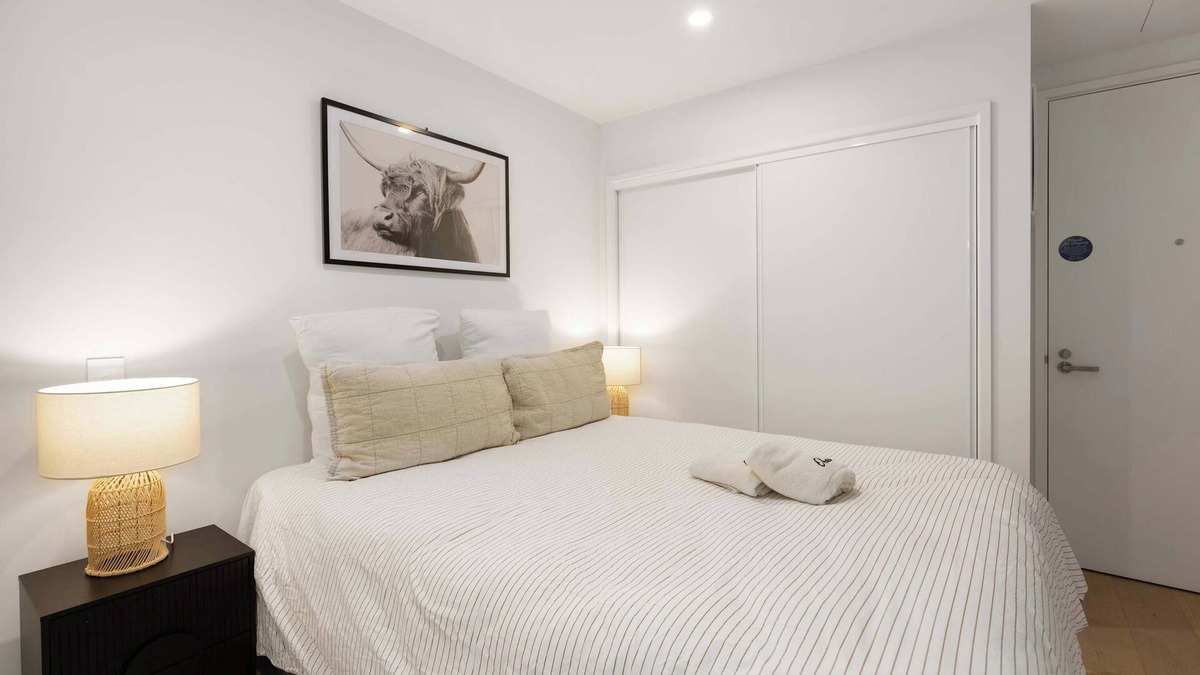 Te Aro Apartment | WLG CBD 1BR - Luxe Hyde Lane Stay with Amenities