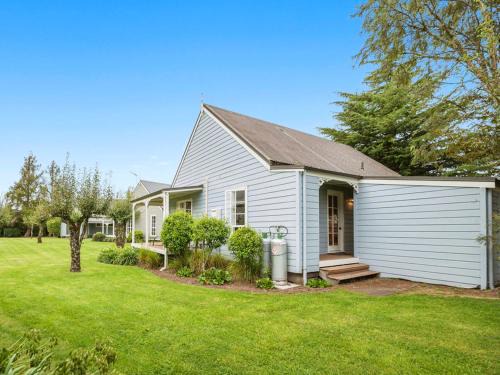 Rangatira Park House | Wonderful 2BR Cottage Nr Huka Falls w Aircons