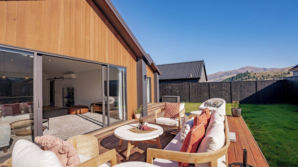 Lowburn House | Wooing Retreat - Cromwell Holiday Home