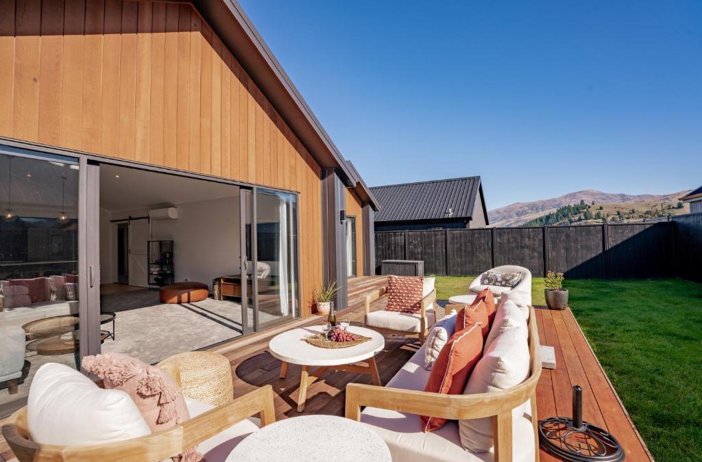 Lowburn House | Wooing Retreat - Cromwell Holiday Home