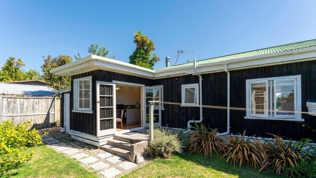 Taupo House | Wych Hazel - cute 2 bedroom cottage, cental Taupo