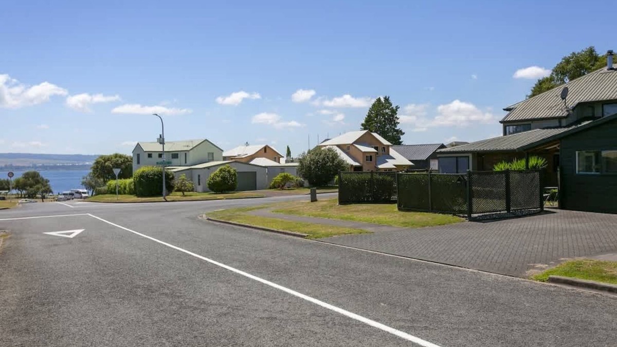 Wharewaka House | You little beauty - Wharewaka Beach Magic!