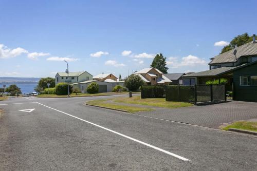 Wharewaka House | You little beauty - Wharewaka Beach Magic