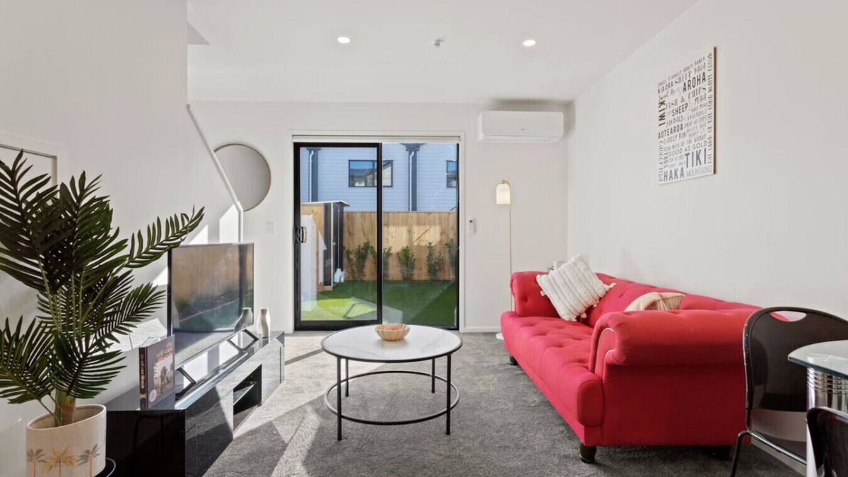 Te Atatu Peninsula House | Your Home-Away-From-Home!