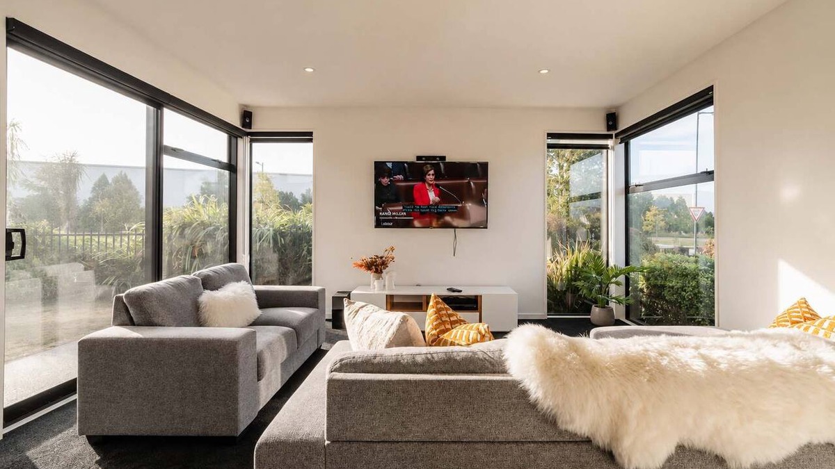 Wigram House | Zenith Escapes | 4BR | Hot Tub + Games + Parking