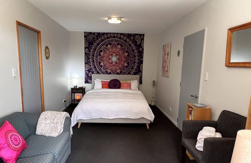 Diamond Harbour Apartment | 1 Bedroom Peaceful Space used for Wellness Retreats