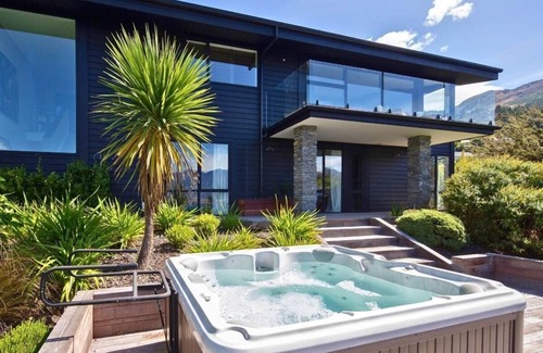 Fernhill House | 11 Aspen Grove by MajorDomo - Luxury Lake View Villa