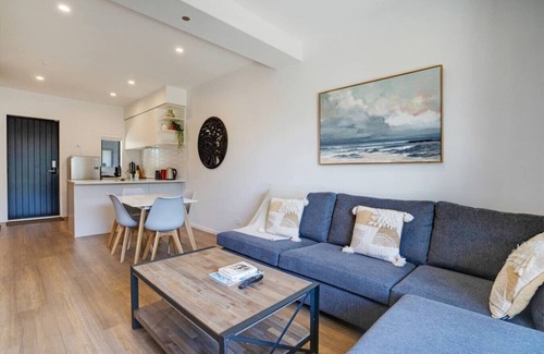 Auckland Apartment | 12/47A Huntington Drive