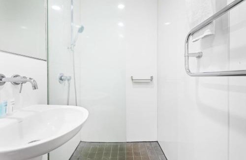 Auckland Central Business District Apartment | 14 Fisher Point Drive