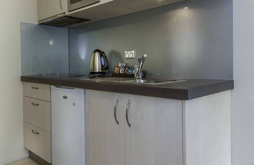 Riccarton Hotel | 166 Majestic Court Motel