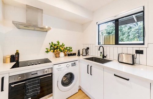 Edgeware Apartment | 1BR with Courtyard + Parking | Near CBD
