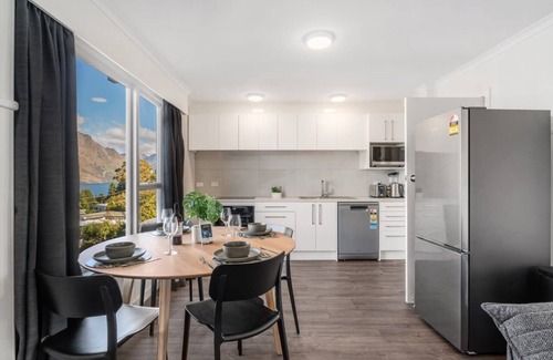 Queenstown Apartment | 2 Bedroom Apartment, Walk To Town, Amazing Views!