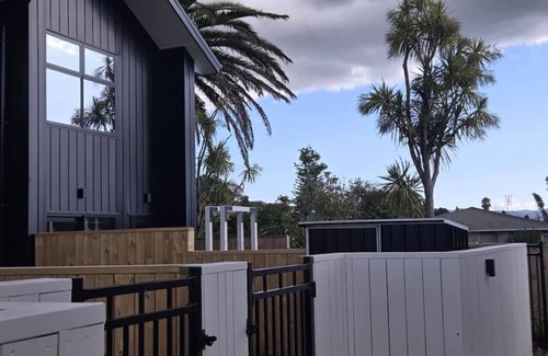 Henderson House | 2 Bedroom Haven in Sunnyvale