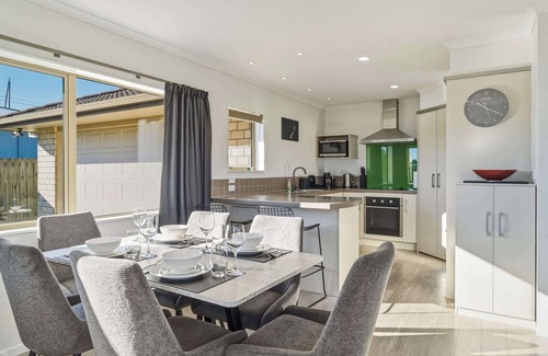 Owhata House | 25A Hideaway - Gated, Fenced Yard, Sleeps 6