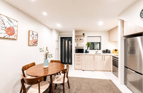 Christchurch City Centre House | 2BR Christchurch Stay | Near CBD, Hagley & Stadium