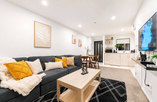 Christchurch City Centre House | 2BR Christchurch Stay | Near CBD, Hagley & Stadium