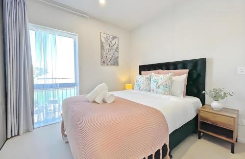 Grey Lynn House | 2BR City Townhouse with air con Courtyard and Parking