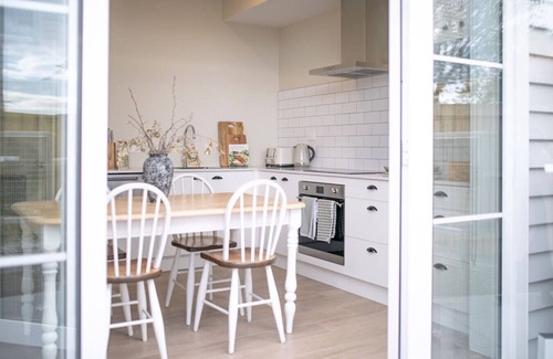 Christchurch House | 3 Bed Family Retreat Classic Charm With Park Views