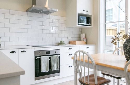 Christchurch House | 3 Bed Family Retreat Classic Charm With Park Views