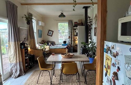 Owaka House | 3-Bedroom Family Cottage with Stunning Rural Views in The Catlins