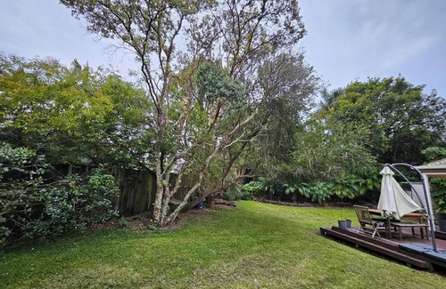 Auckland House | 3 Bedroom Home with free parking in Prime Location minutes from Milford Beach