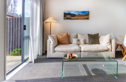 Sydenham Apartment | 3 Bedroom Home With Garage & Extra Car Park