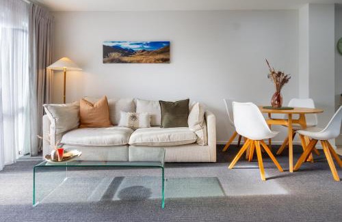 Sydenham Apartment | 3 Bedroom Home With Garage & Extra Car Park