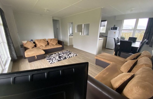 Kawaha Point House | 3 Bedroom House, 3 Frank St, Rotorua