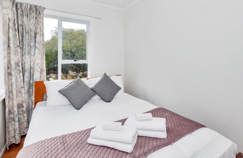 Greenlane - Ellerslie House | 3 Bedroom In Onehunga w Parking - Wifi - Netflix