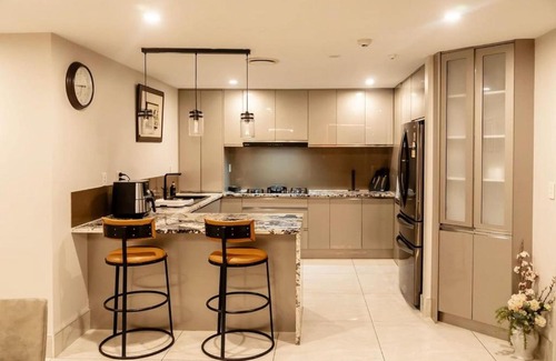 Sandringham Apartment | 3 Bedroom Luxury Apartment with free parking
